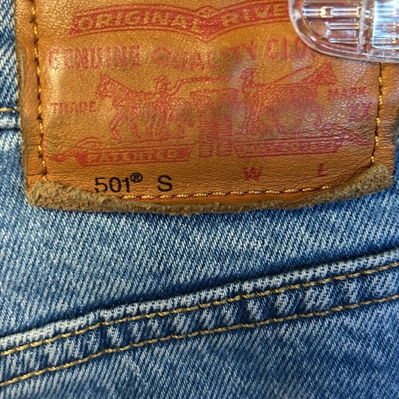 Levi’s Premium 501 Women Jeans 28x28 Distressed Hole Button Fly Ankle streetwear - Picture 6 of 12